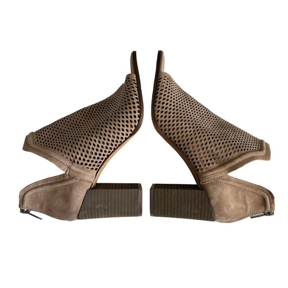 Vince Camuto Katnina Truffle Taupe Perforated
Nubuck Open Toe Booties Size 10 - Picture 6 of 8